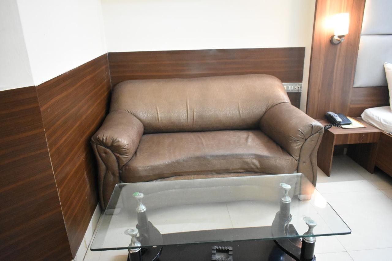 Hotel Kashish Plaza - 5 Mins From Metro Station Delhi  Exterior photo